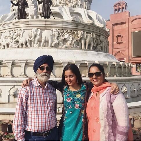 Simrat Kaur with Parents