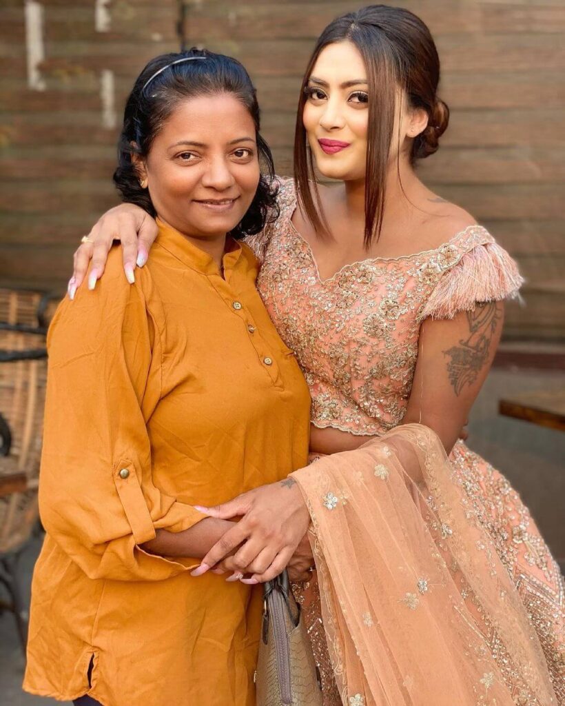 Twinkle Kapoor Doll with mother