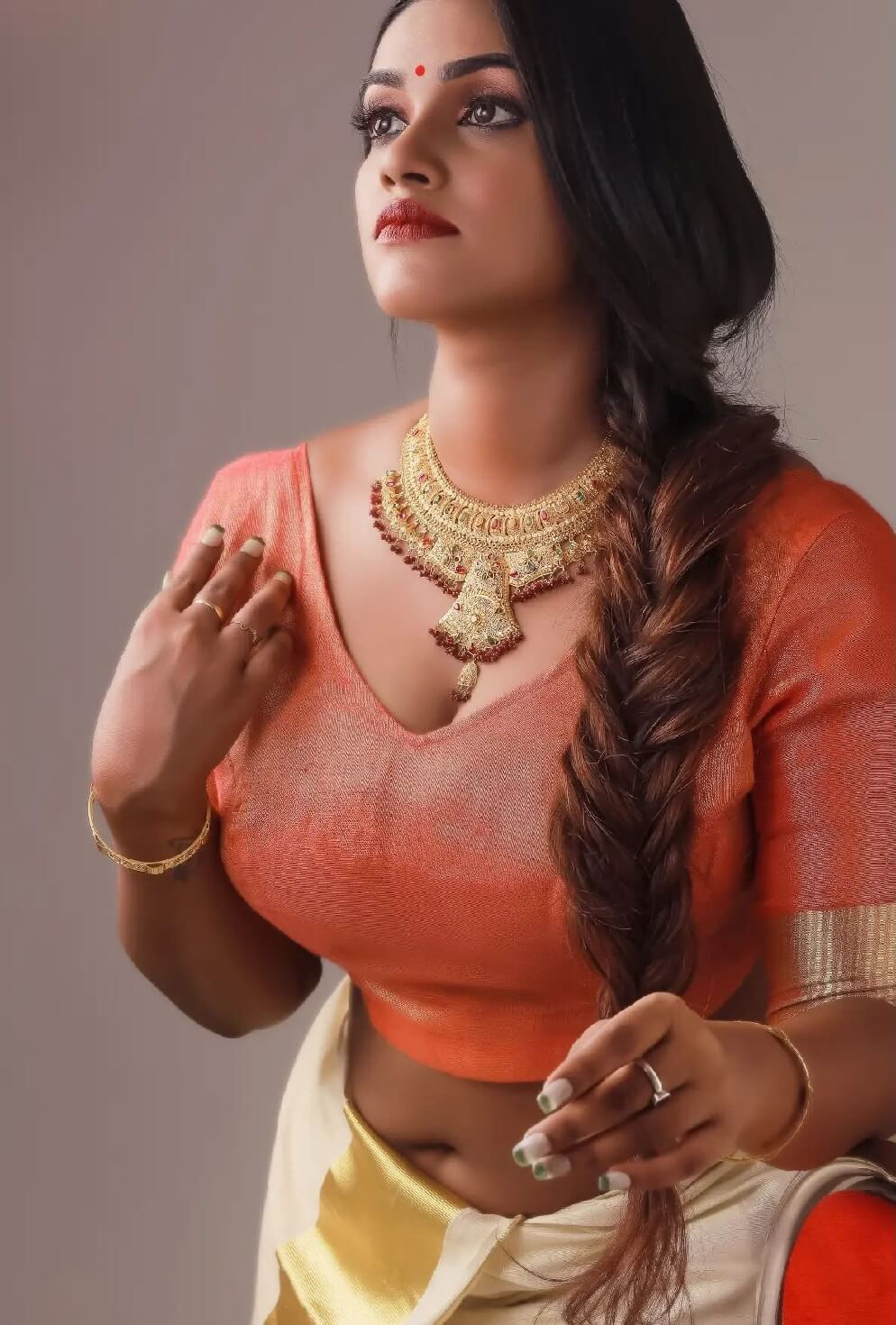 Actress Saranya Shani sexy close up