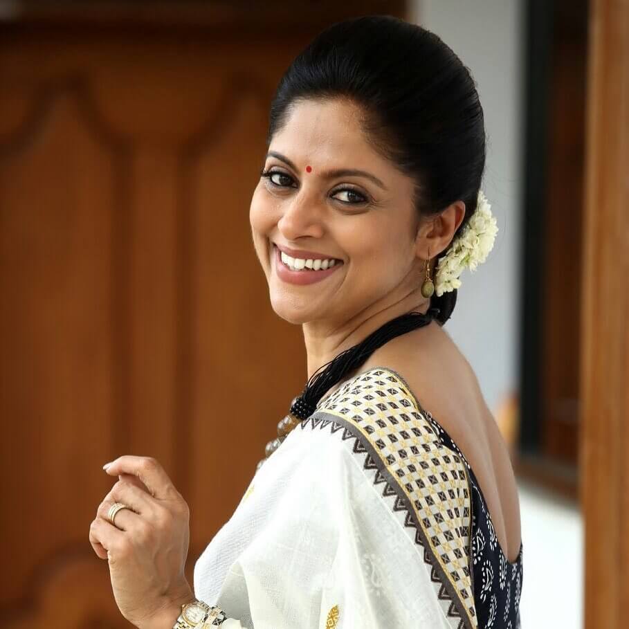 Actress Nadiya Moidu close up