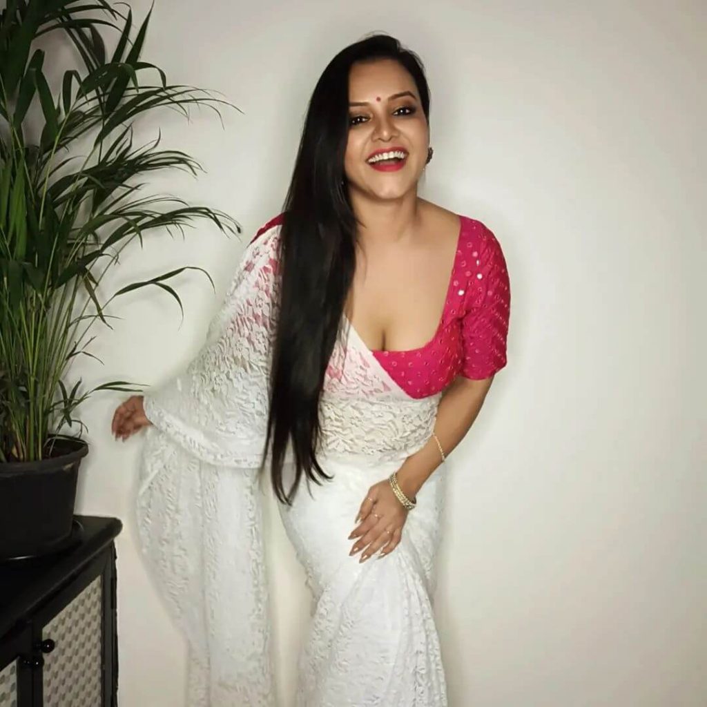 Actress Priya Gamre sexy look in saree