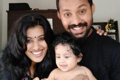 Ajith-Joy-with-wife-and-daughter