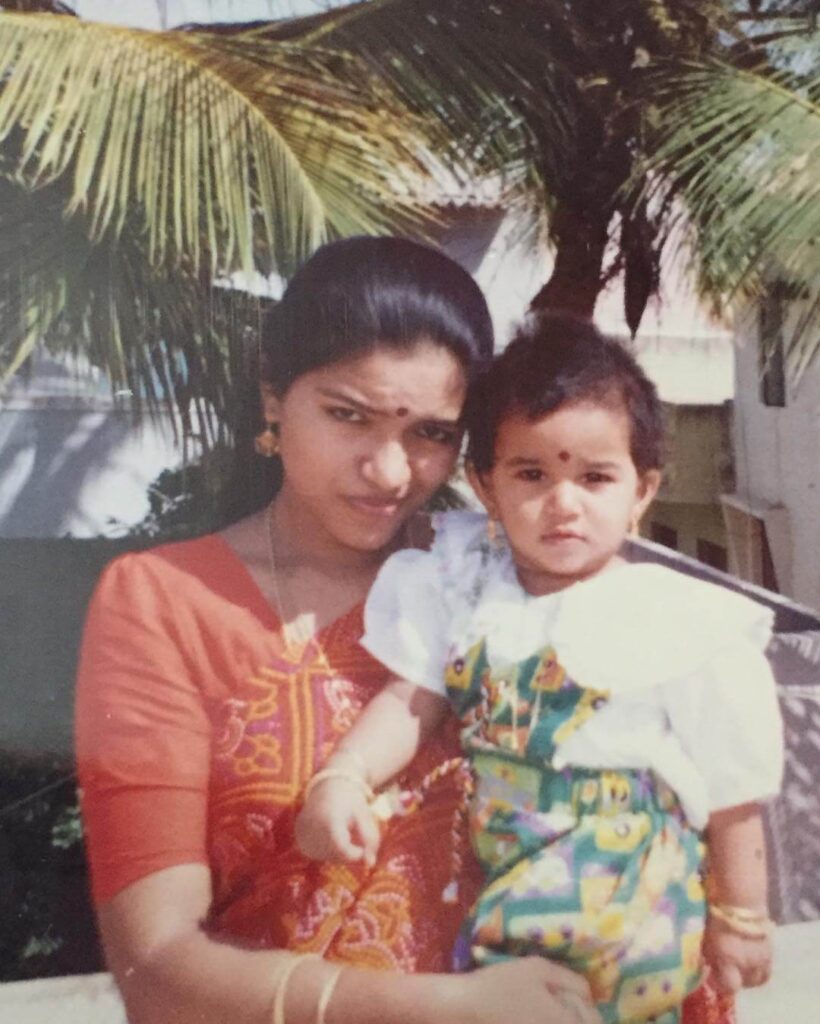 Mirnalini Ravi childhood photo