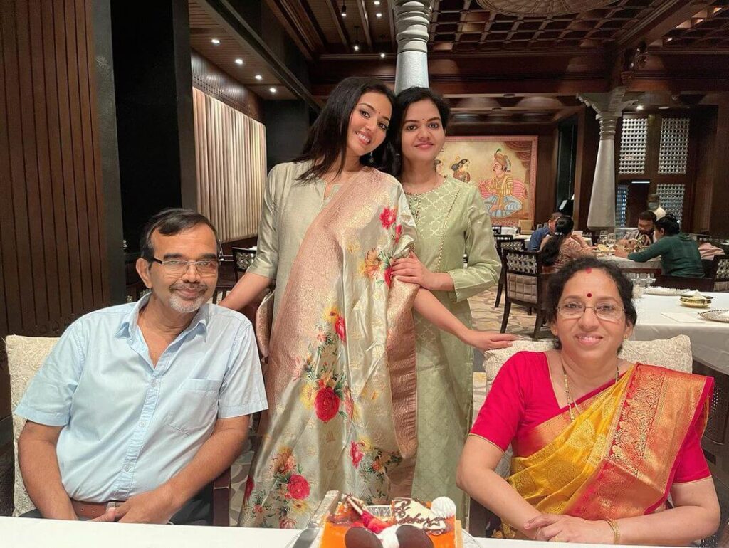 Vidya Pradeep with family