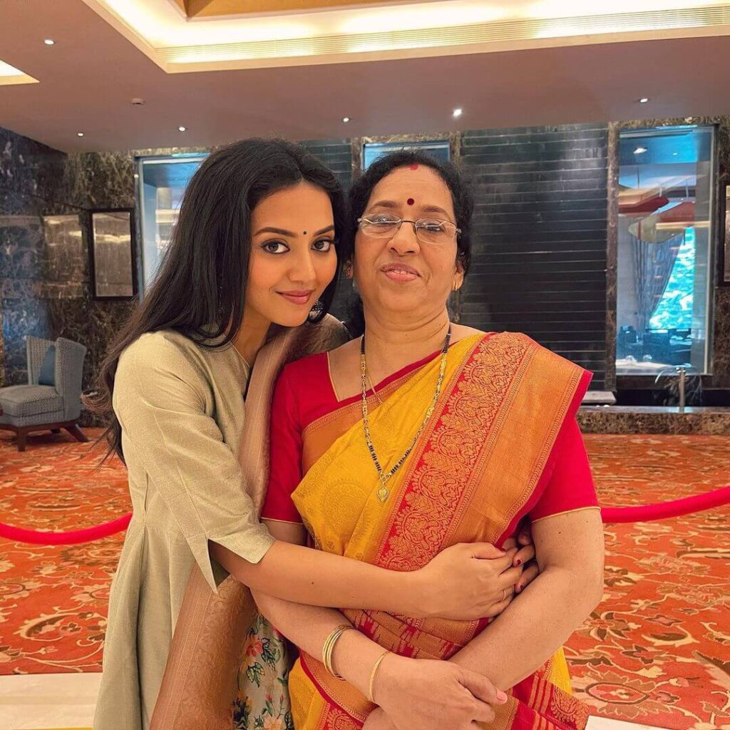 Vidya Pradeep with mother