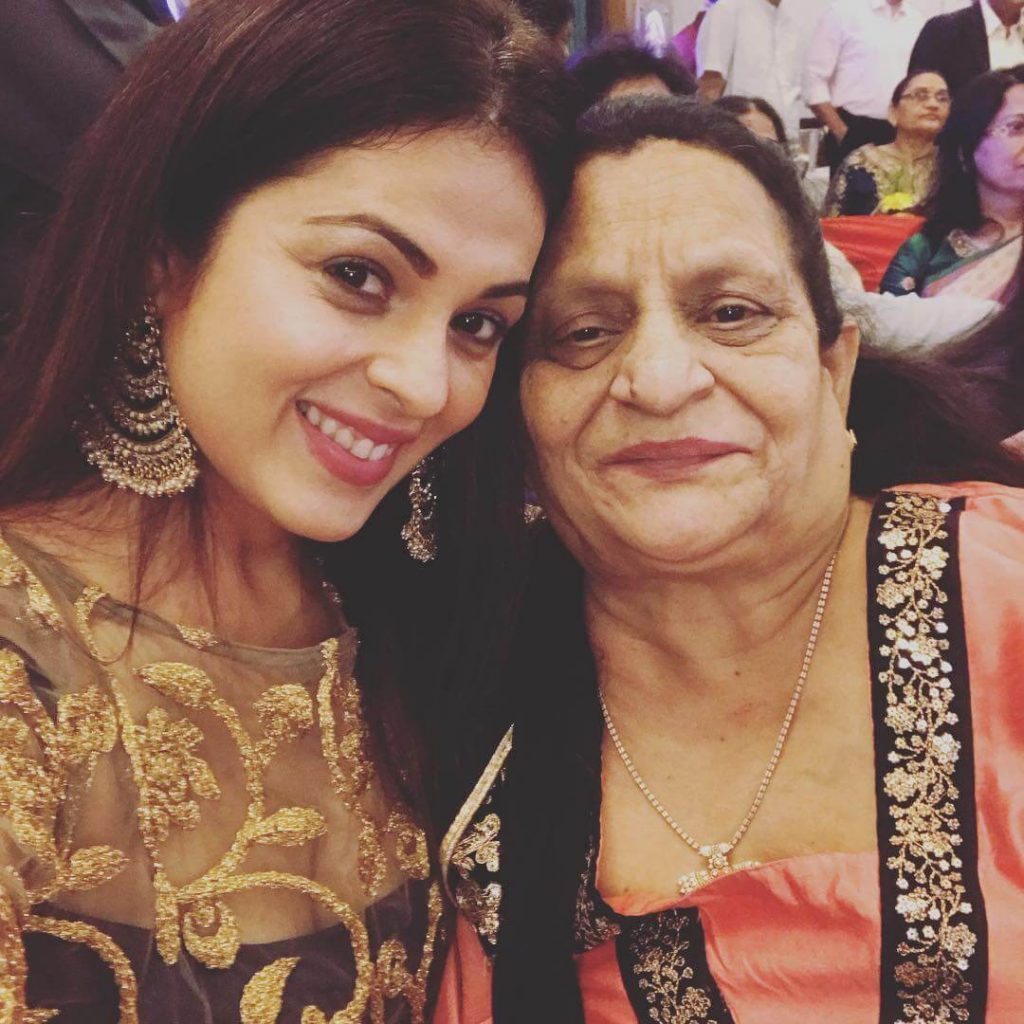 Anjana Sukhani with mother