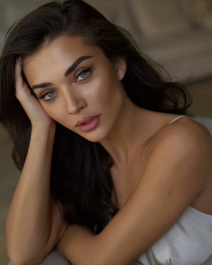 Amy Jackson Images, Sexy Photo Gallery Albums and Hot Pics collection