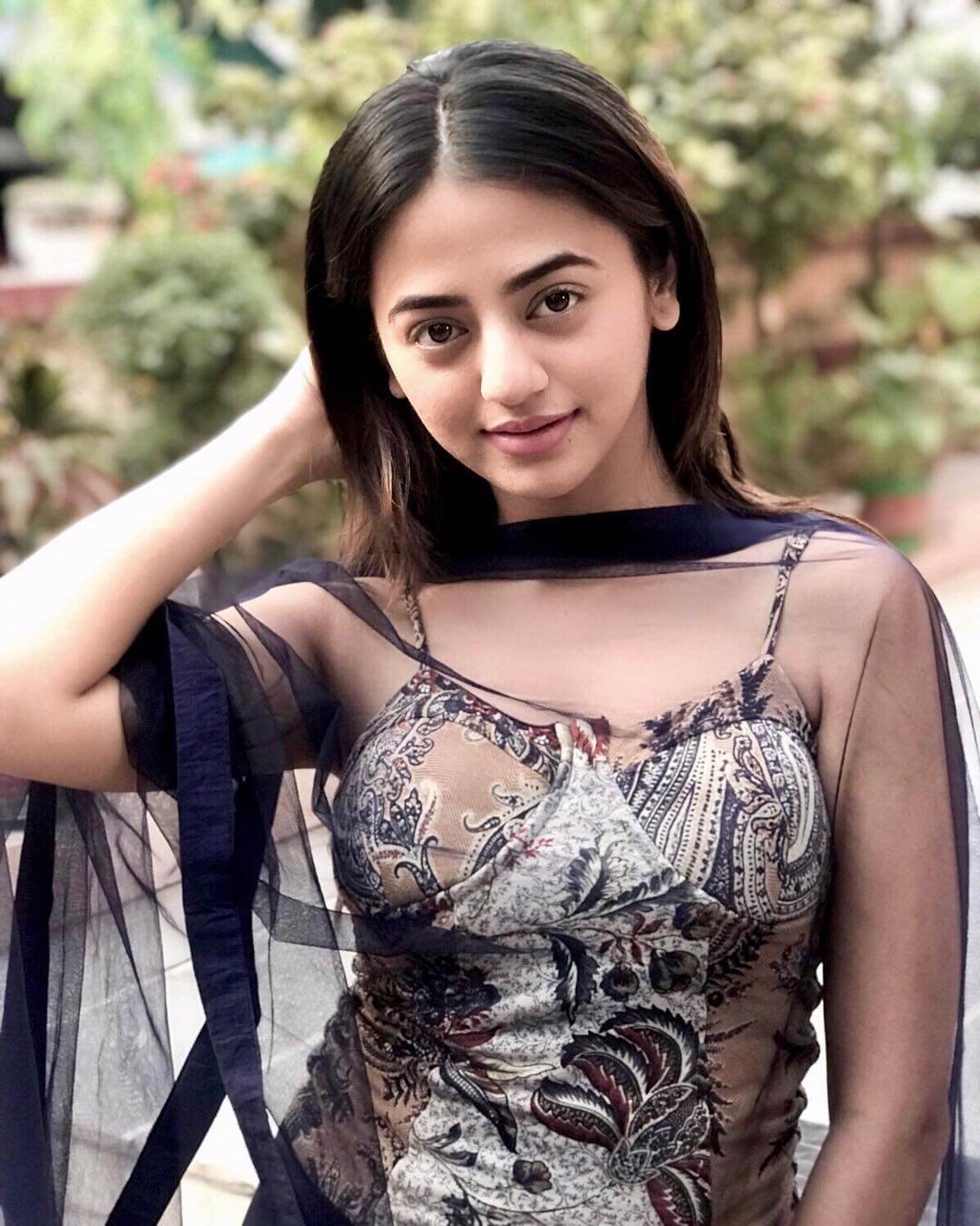 Helly Shah Images, Sexy Photo Gallery Albums and Hot Pics collection