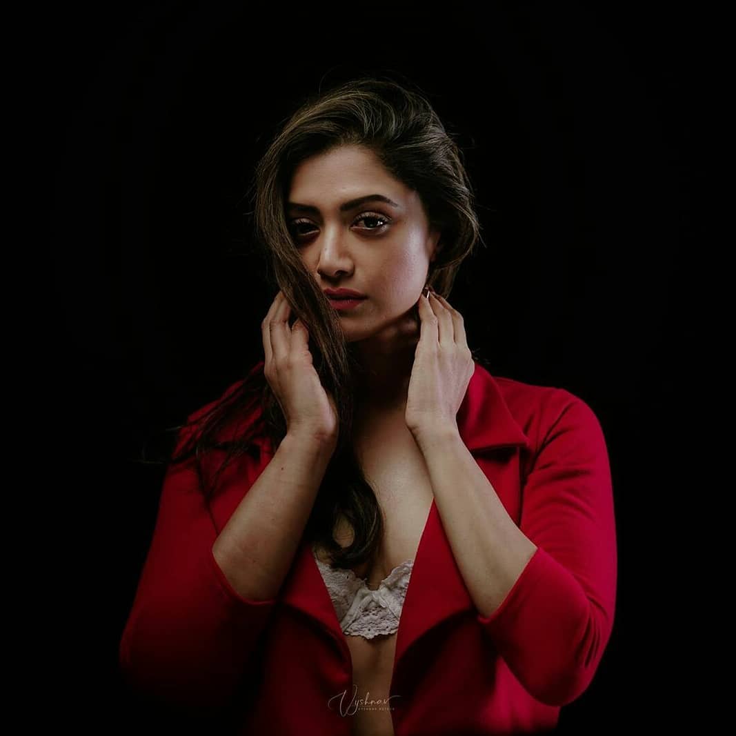 Sizzling photos of Mamta Mohandas will take off your Thursday stress