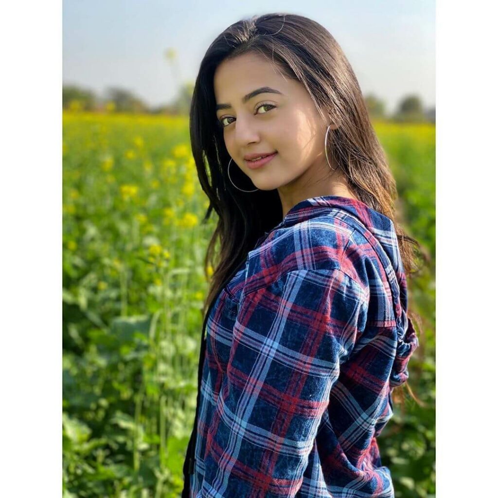 Helly Shah Wiki, Bio, Age, Boyfriend, Images, Family