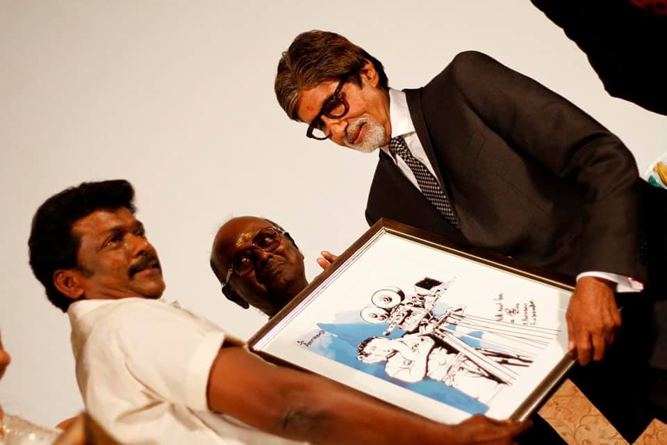 R. Parthiepan receiving award from Amitabh Bachchan