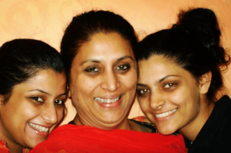 Saiyami Kher with sister and mother