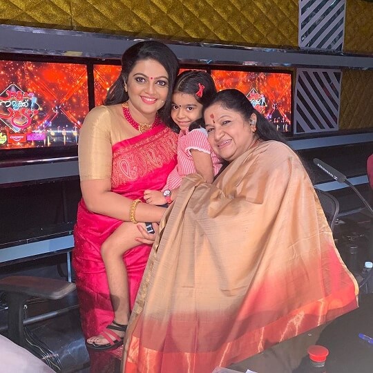 Aswathy Sreekanth and daughter with Chitra
