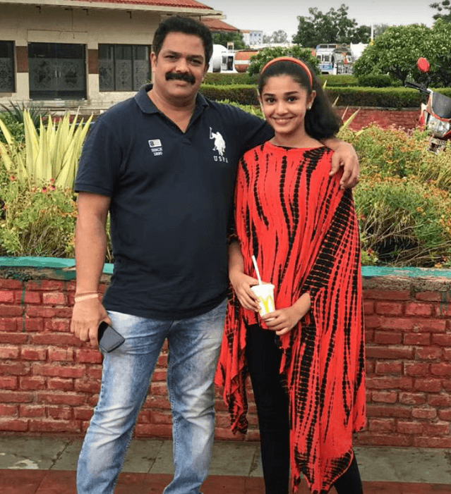 Krithi Shetty with father