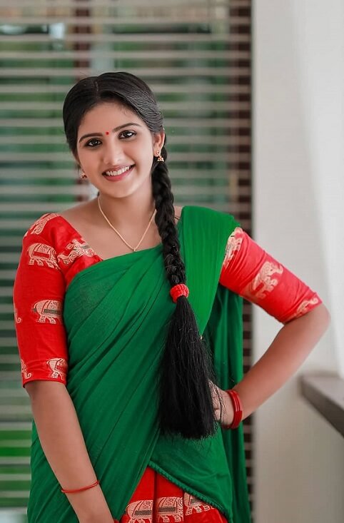 Paadatha Painkili actress Maneesha