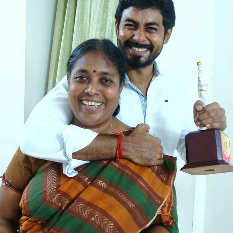 Aari Arjuna with mother