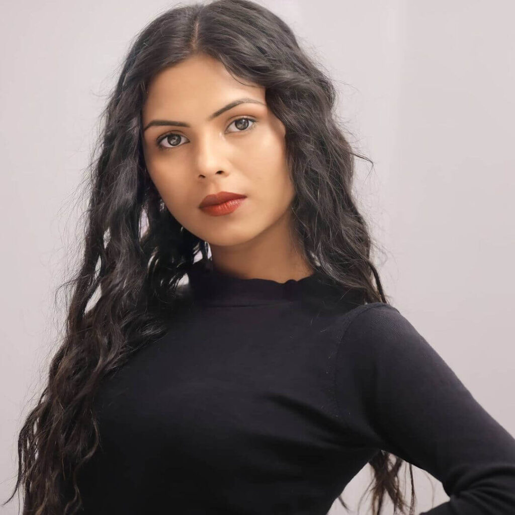 Arohi Barde in Miss Chhaya Web Series