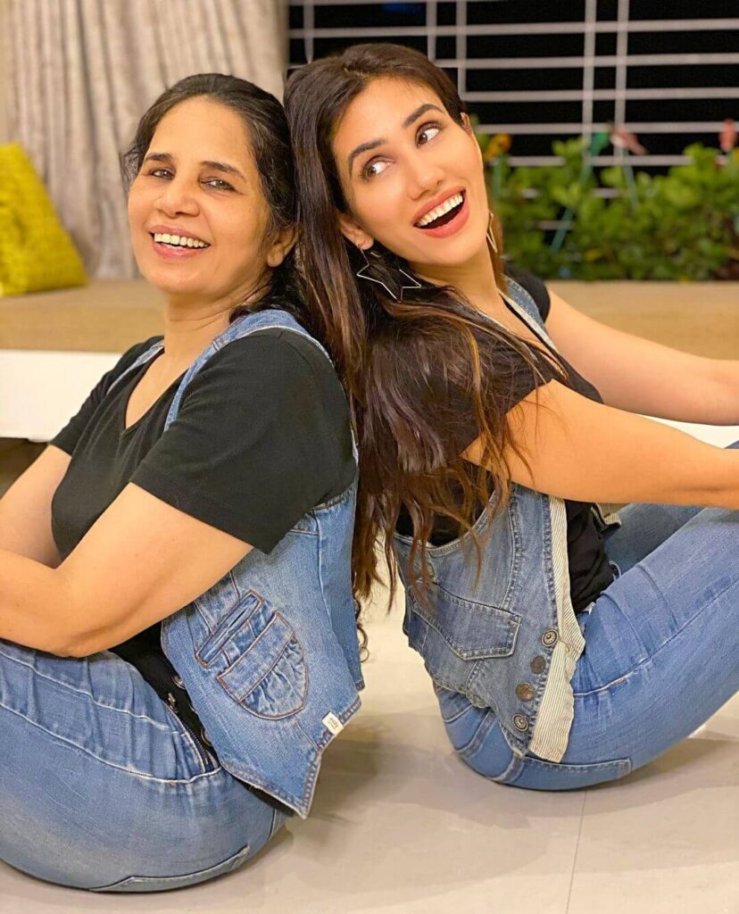 Sonnalli Seygall with mother