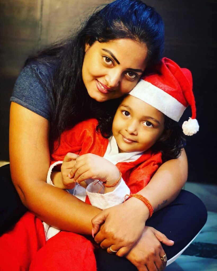 Anjana Singh with daughter