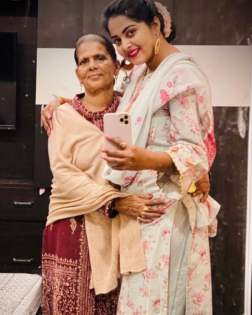 Anjana Singh with mother