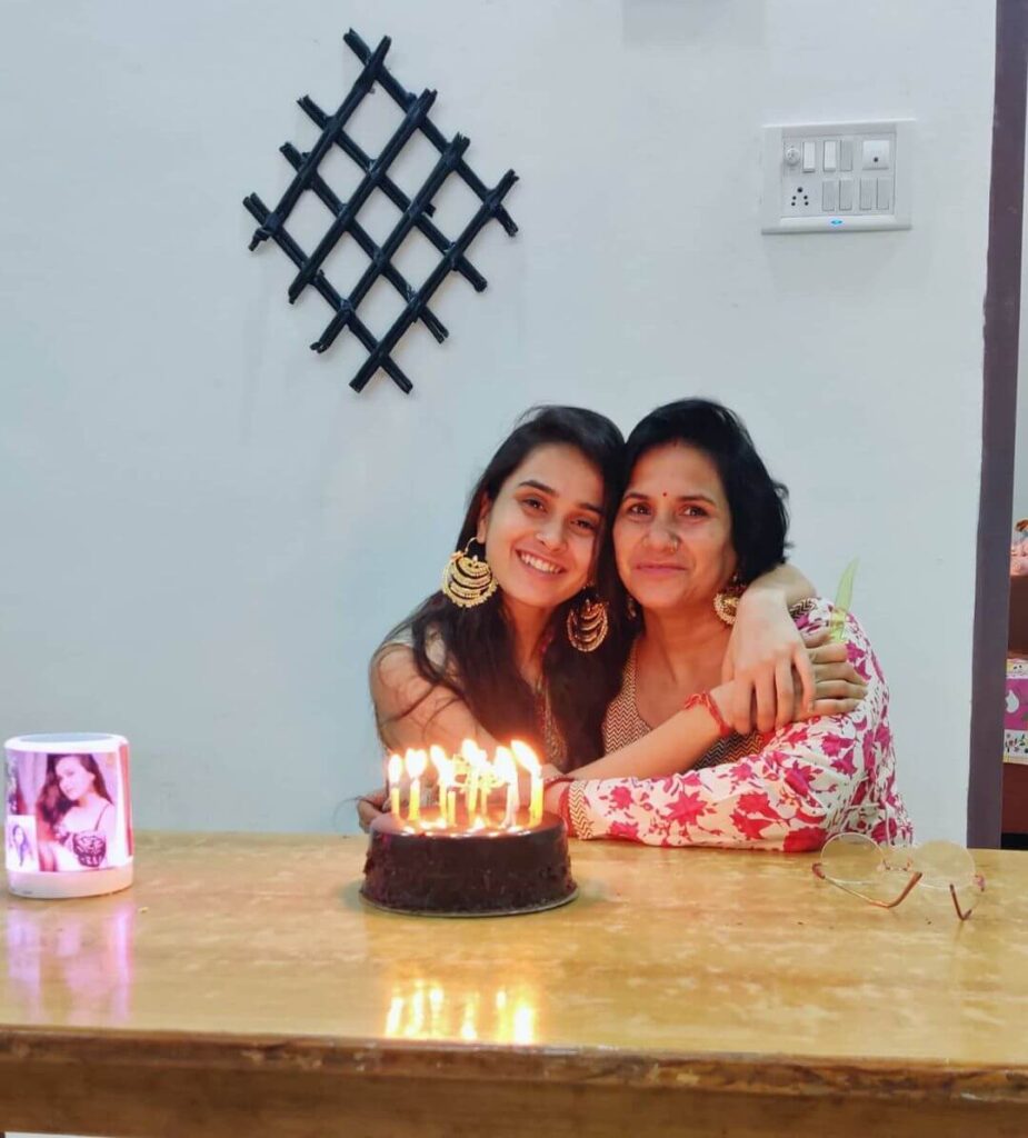 Anushka Sharma with mother
