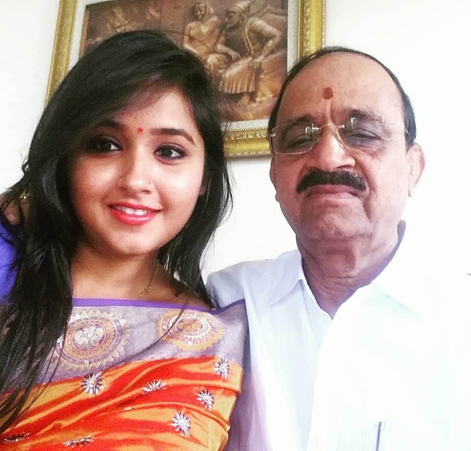 Kajal Raghwani with father