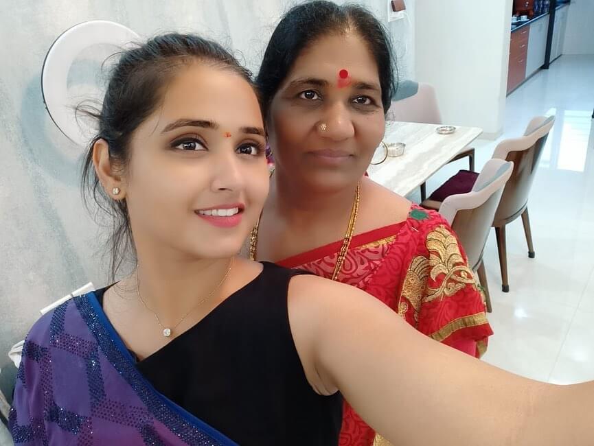 Kajal Raghwani with mother