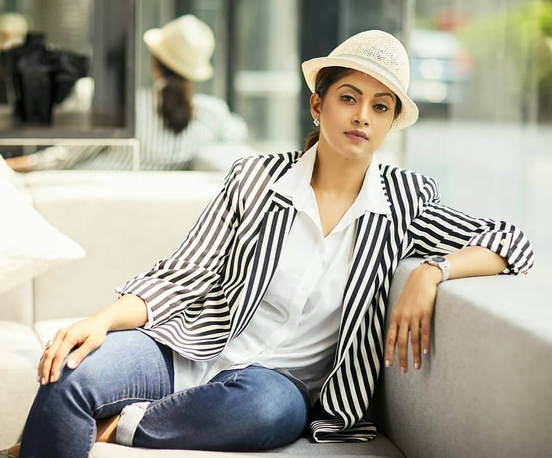 Actress Nadhiya in stylish look