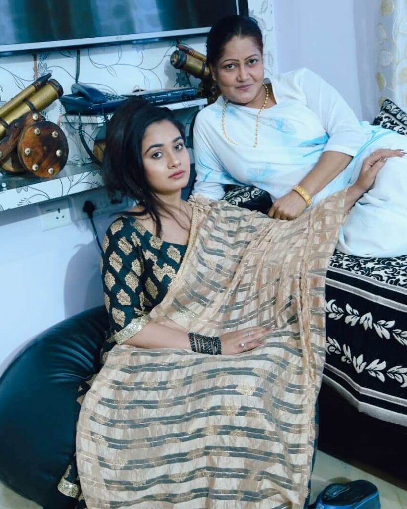 Ritu Singh with mother
