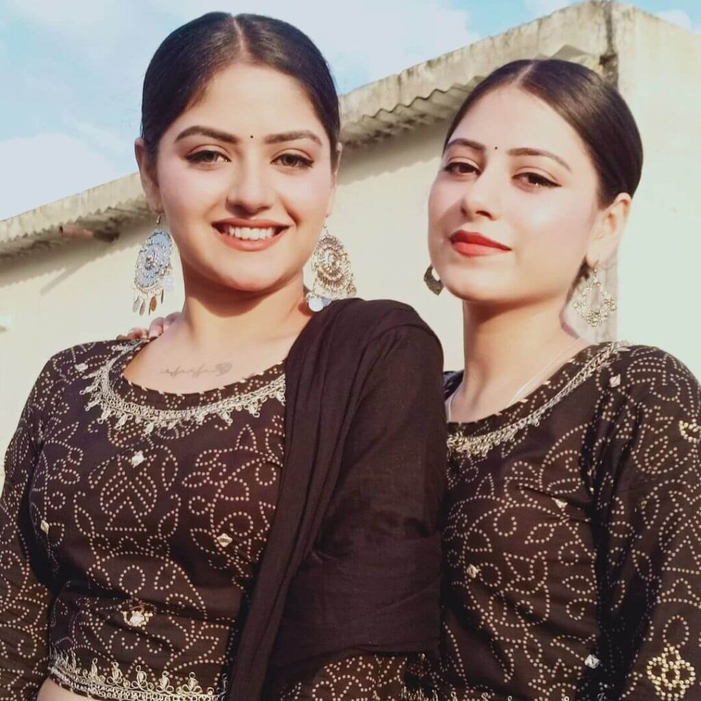 Shreya Tyagi with sister