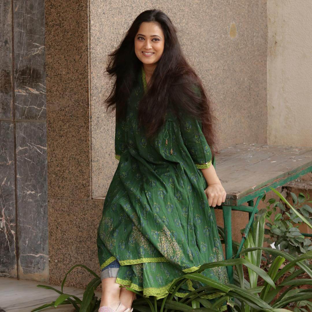 Shweta Tiwari in dark green outfit