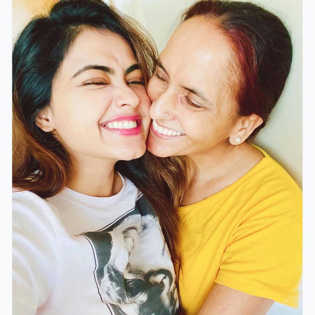 Simi Chahal with mother