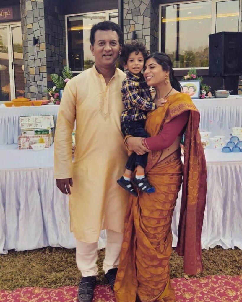 Aditi Sarangdhar with husband and kid