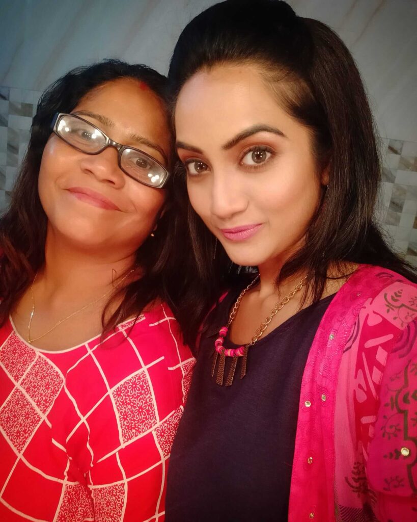 Amika Shail with mother