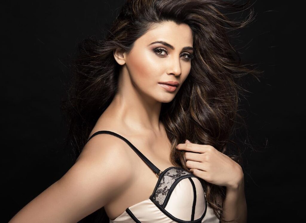 Daisy Shah Pictures