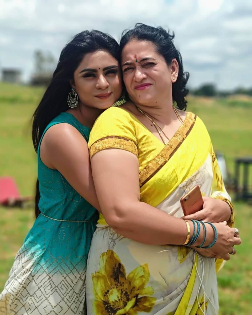 Deepika Das with mother