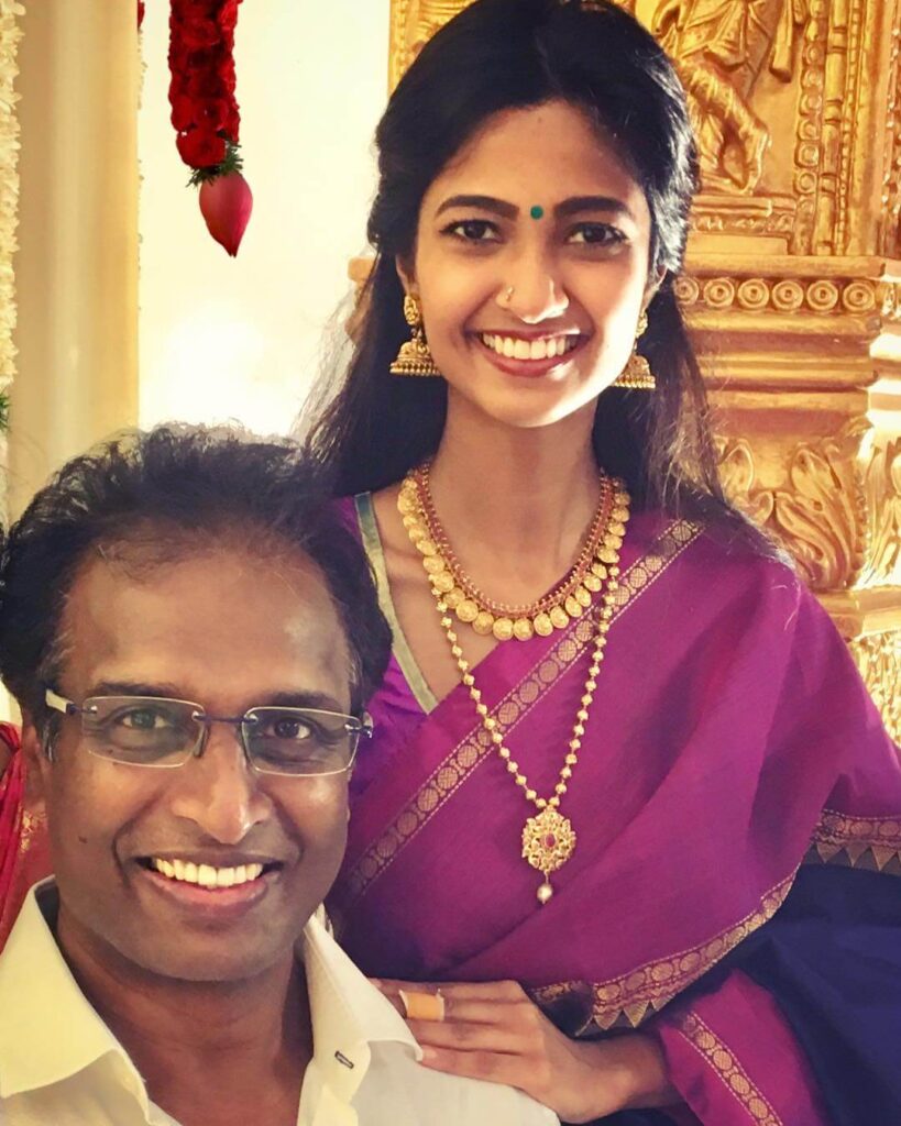 Keerthi Pandian With father