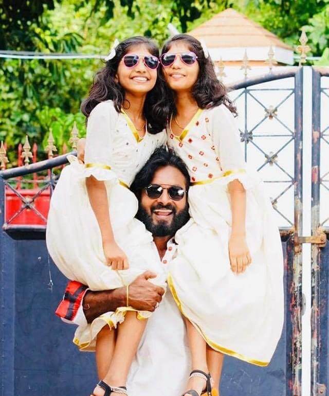 Kidilam Firoz with daughters