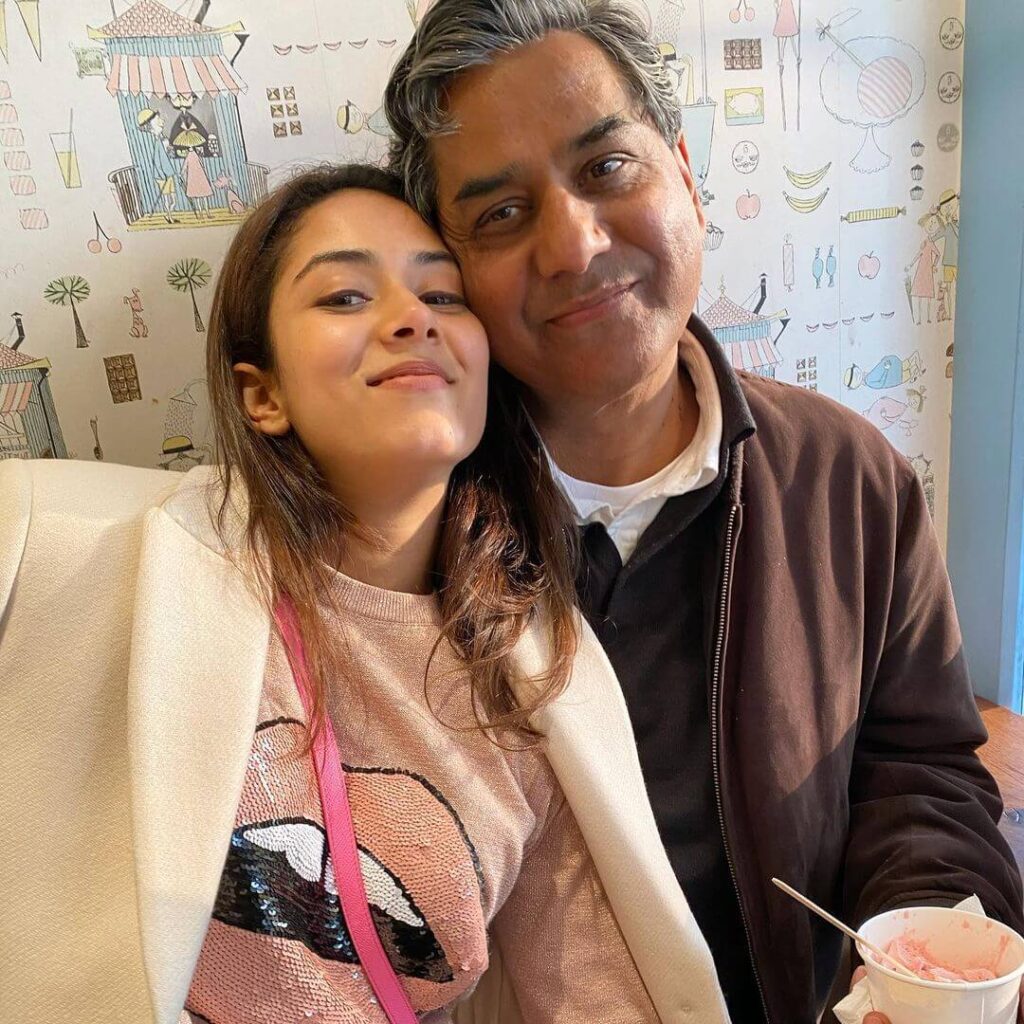 Mira Rajput Kapoor with father