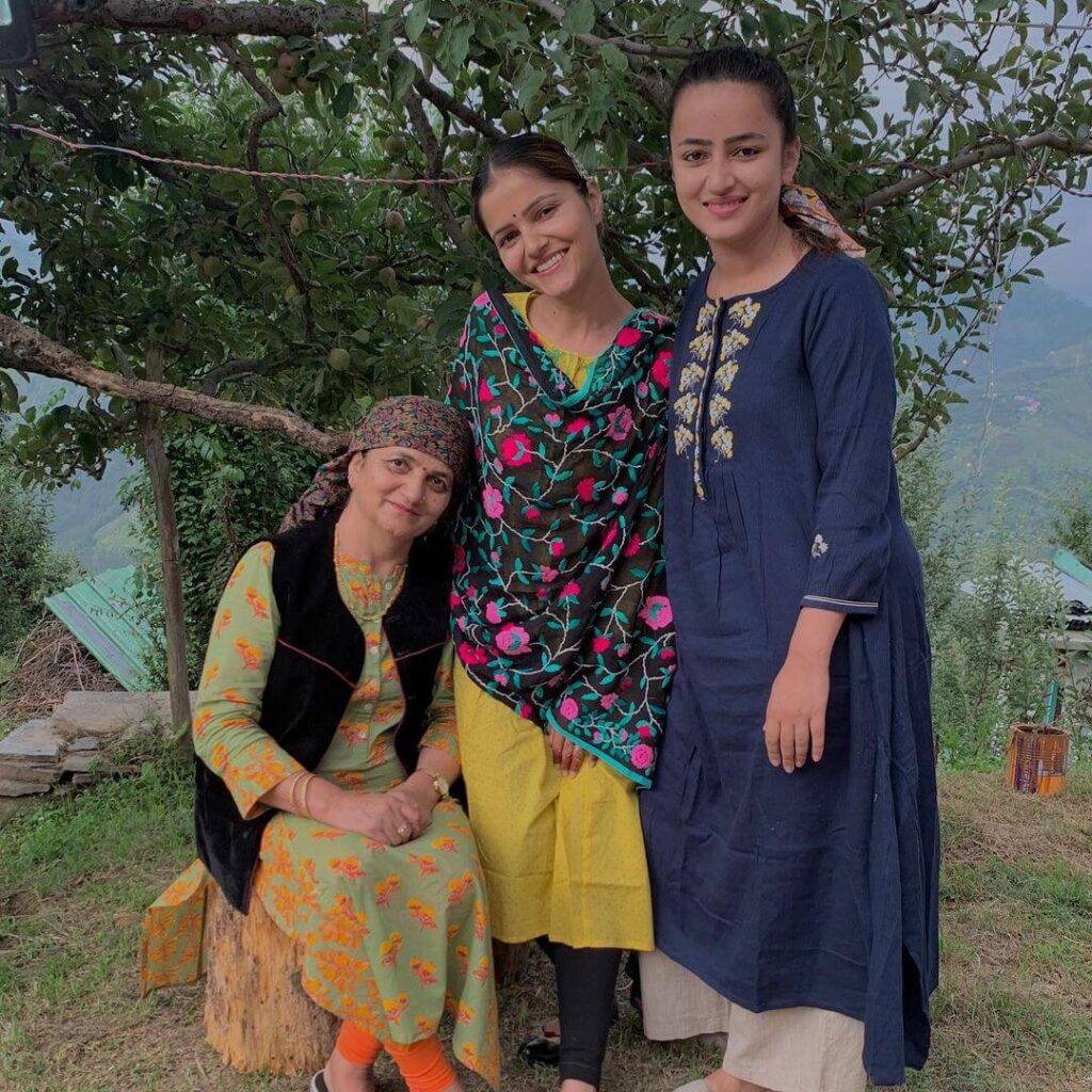 Rubina Dilaik with sister and mother