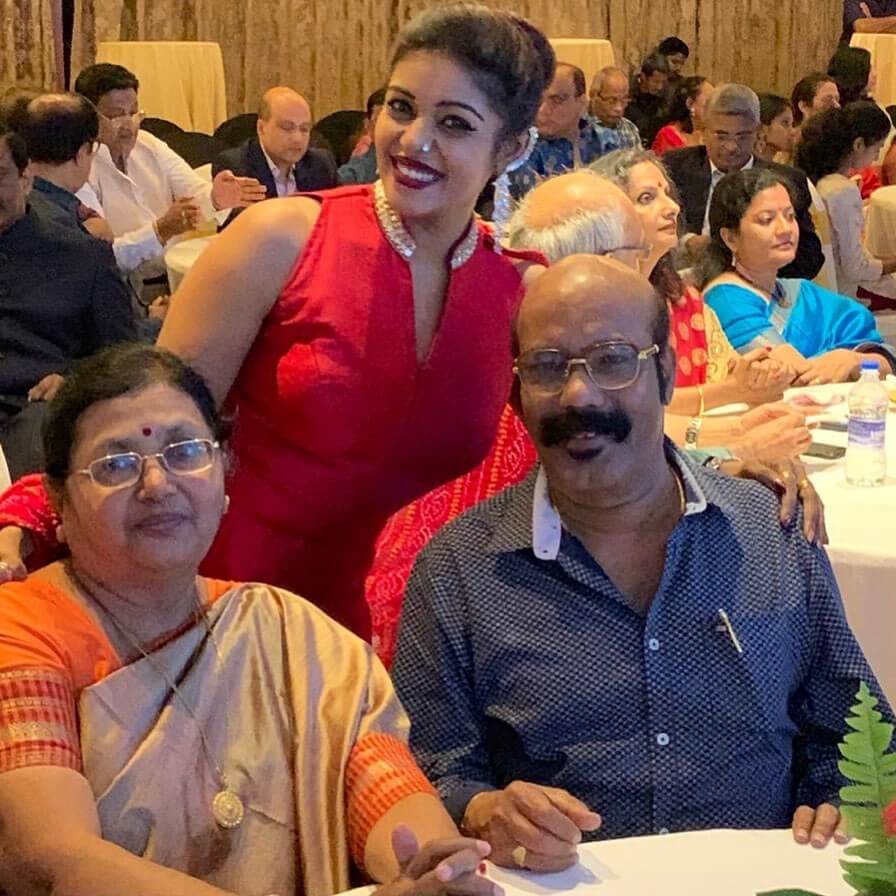 Sandya Manoj with parents