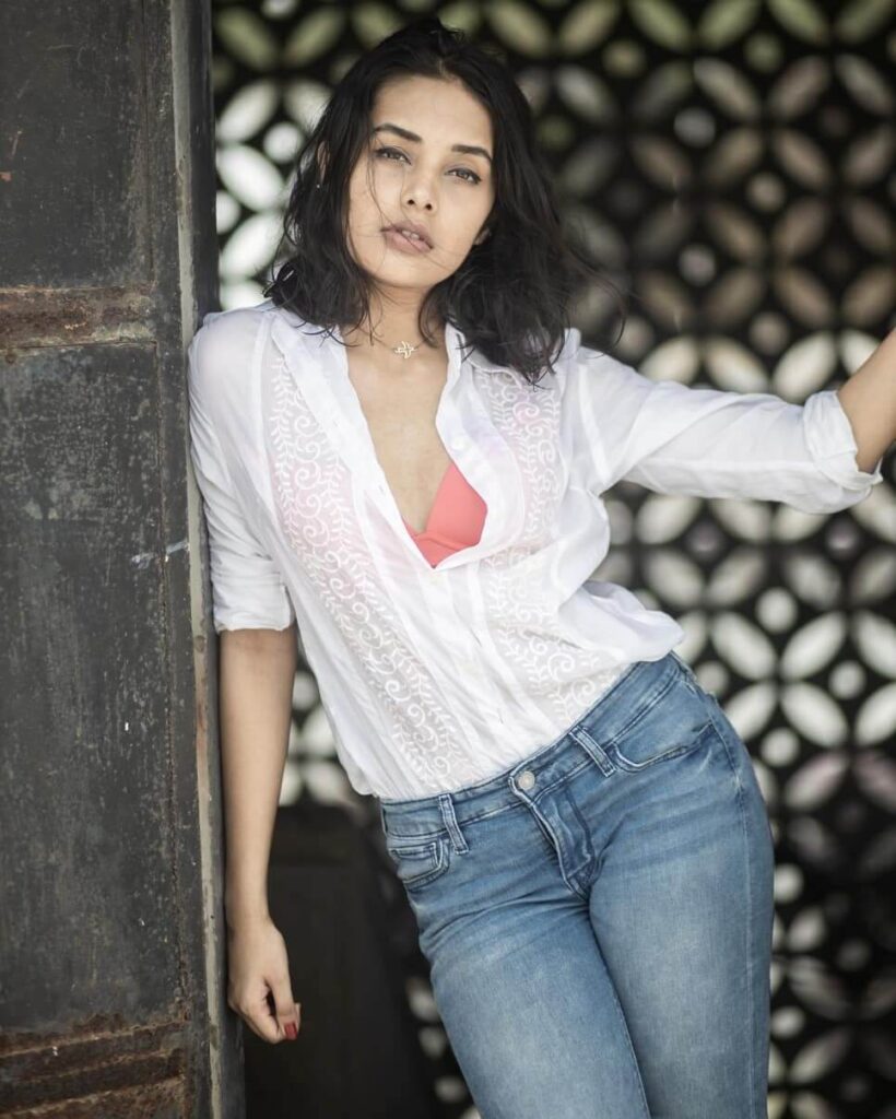 Shivani Rangole Sexy Pictures