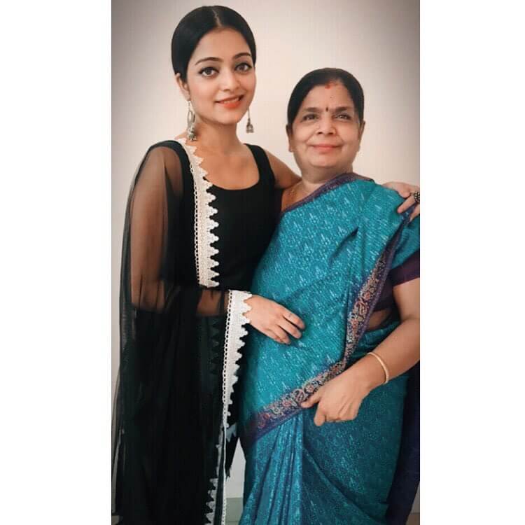 Janani Iyer with mother