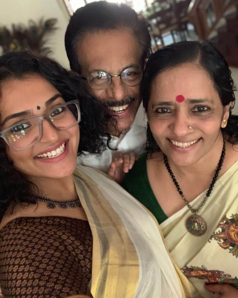 Parvathy Thiruvothu with parents