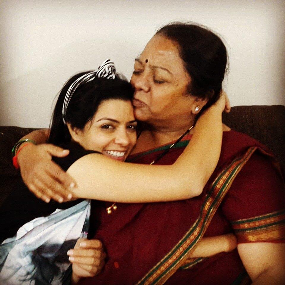 Rajashri Deshpande with mother