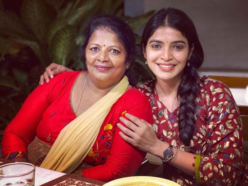 Sanchita Shetty with mother