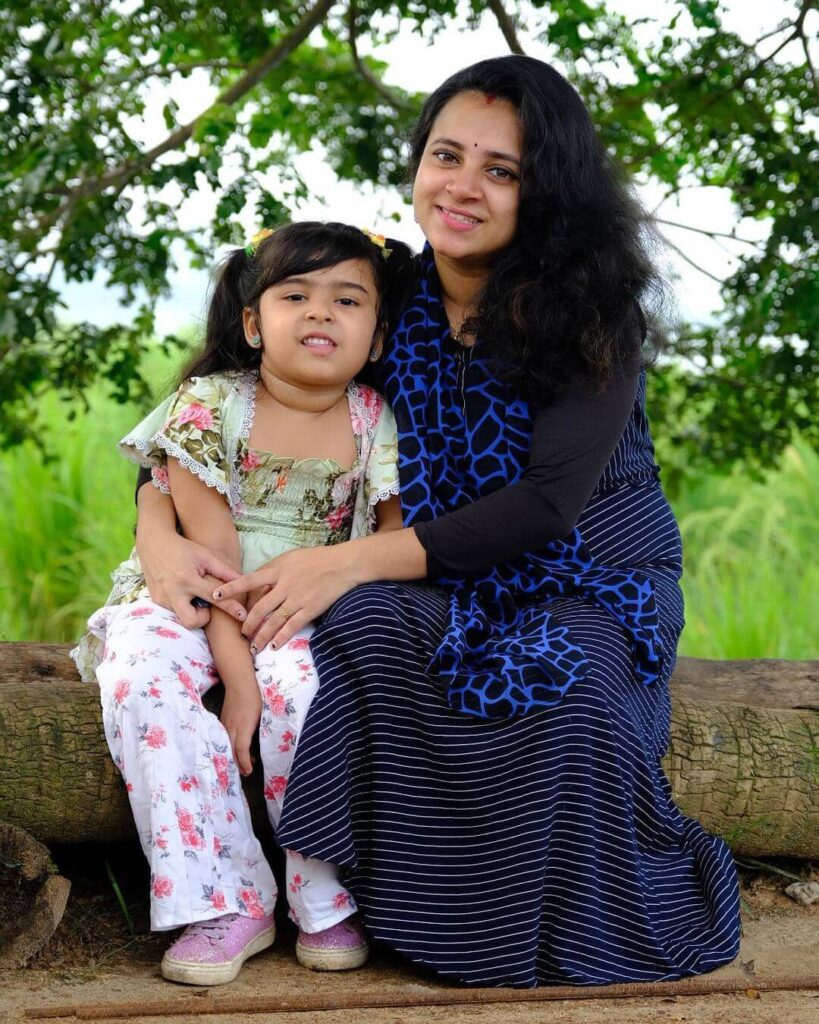 Vriddhi Vishal with mother