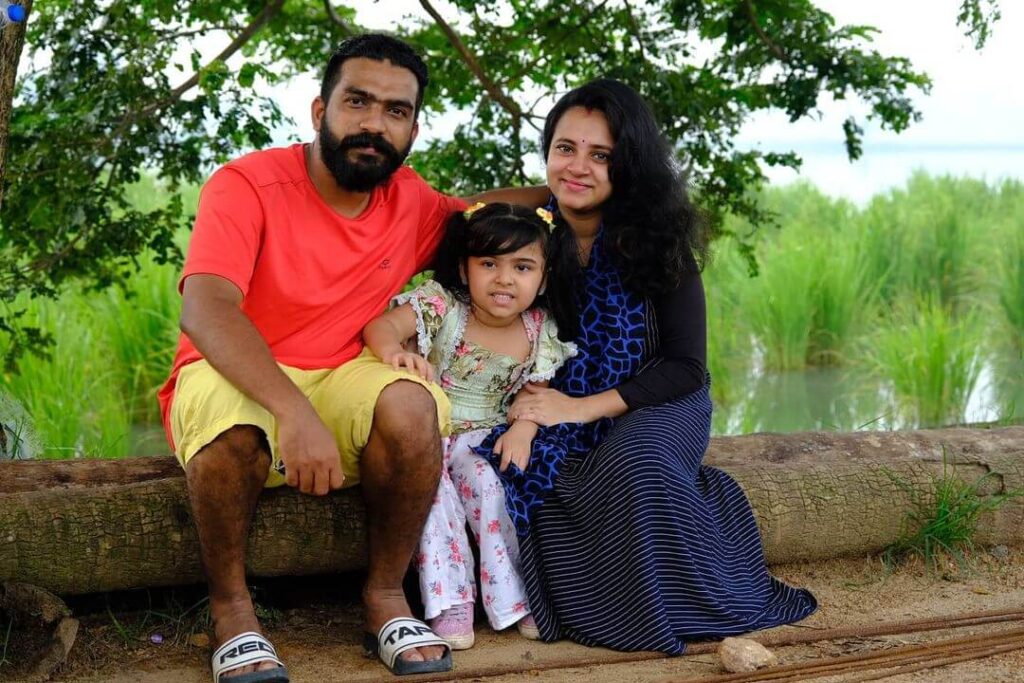 Vriddhi Vishal with parents