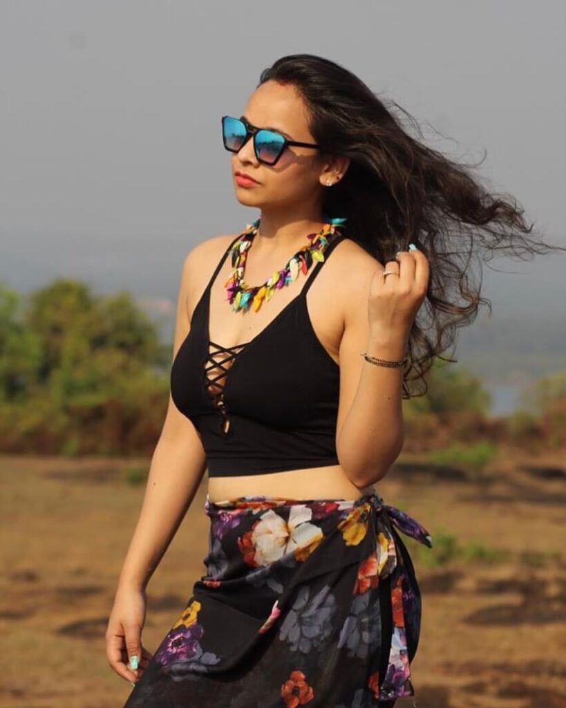 Kanishka Negi in Colgate Music Video