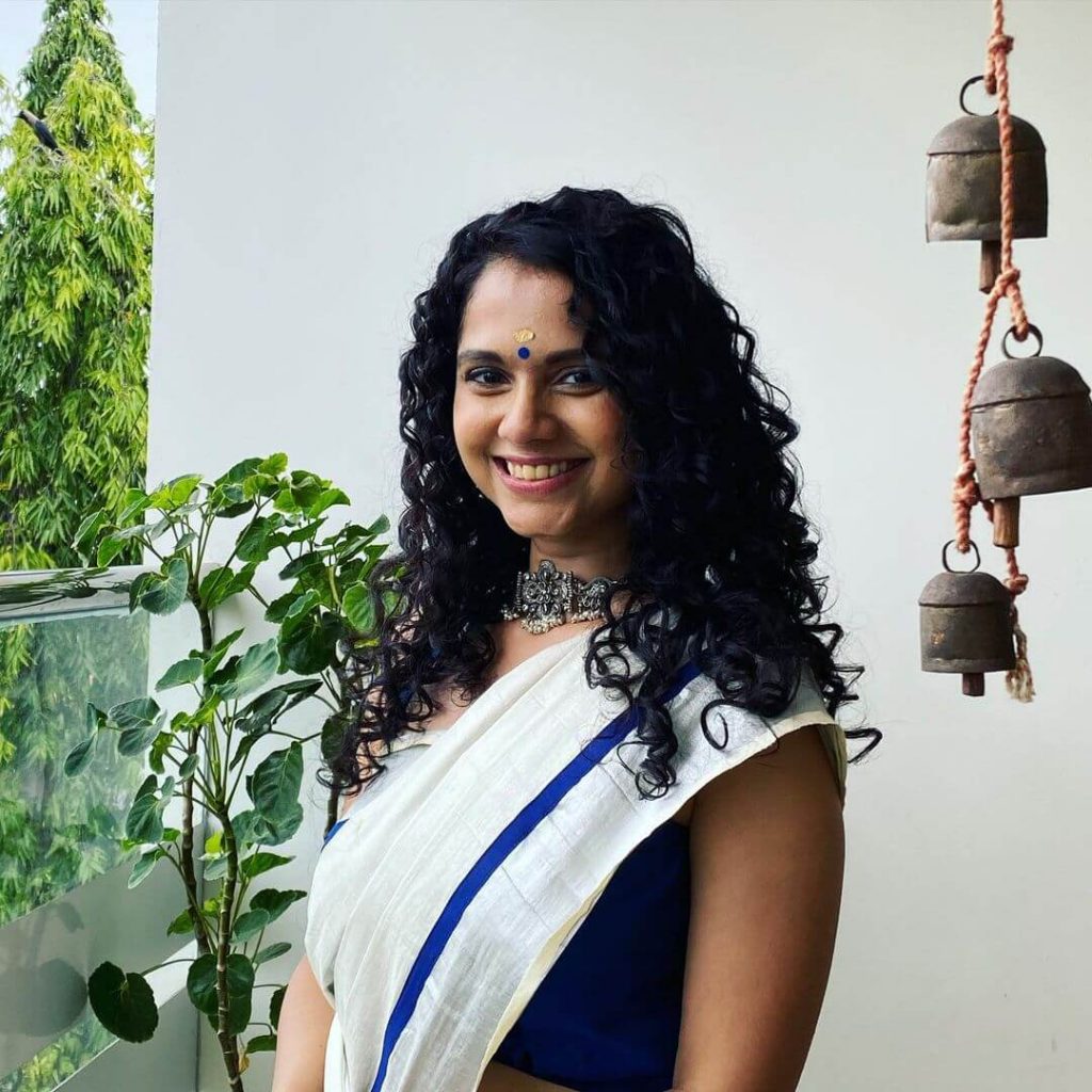 Actress Namita Krishnamurthy close up in saree